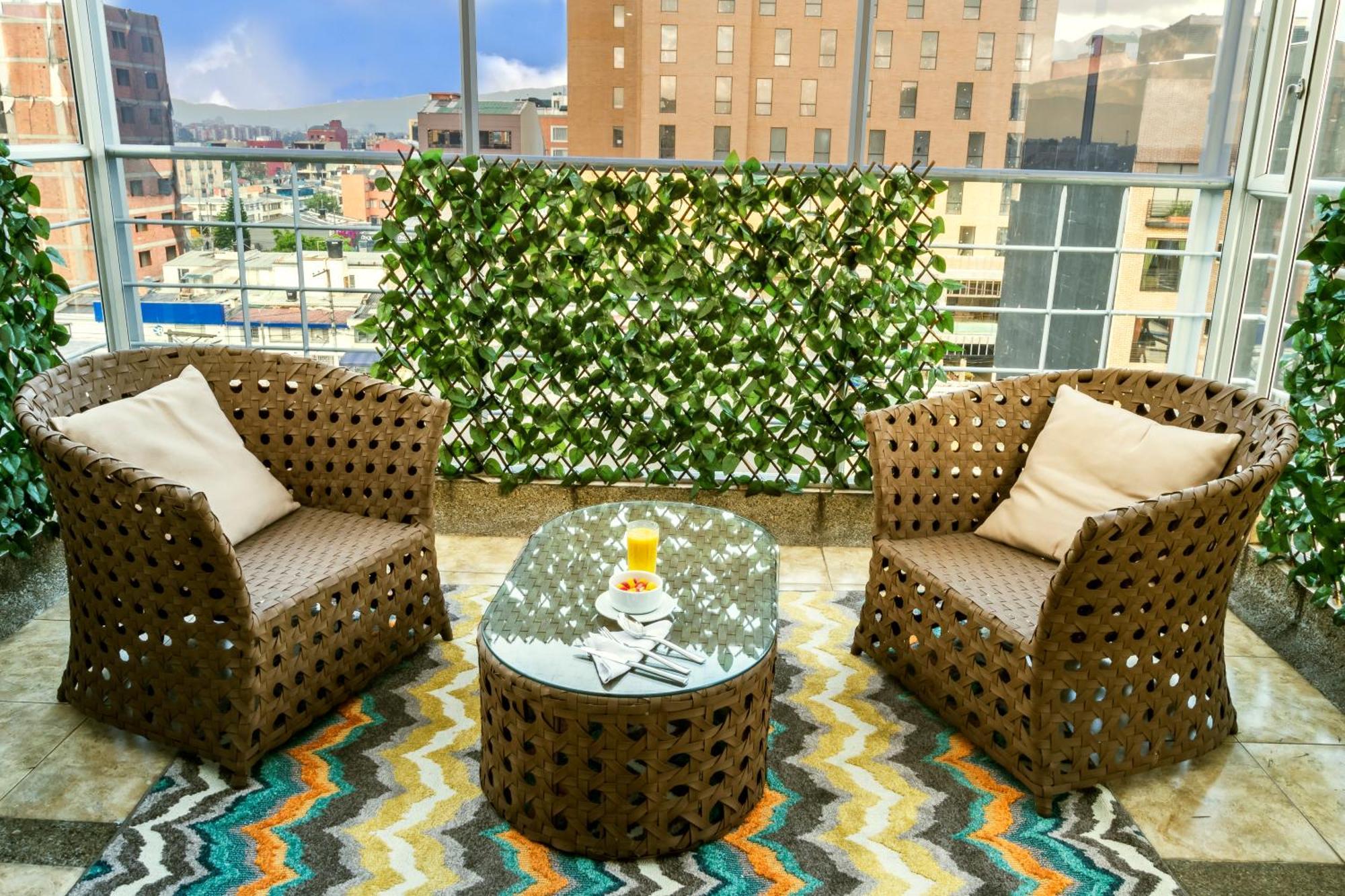 Hotel Regency Suites La Feria Bogota Room photo
